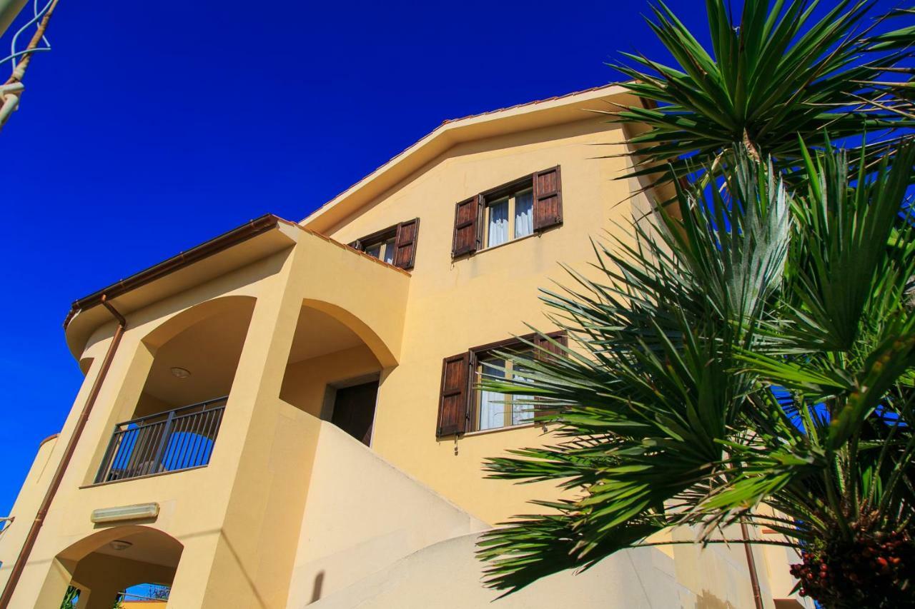 Апарт готель Casa Vacanze L'Orizzonte Вальдеріче Екстер'єр фото